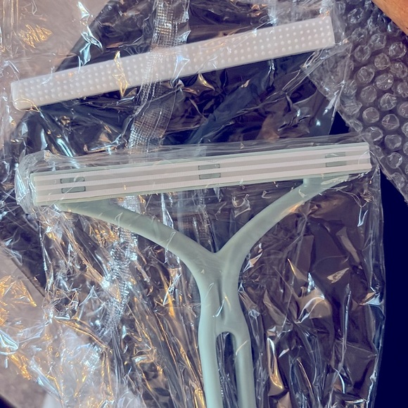 Cat grooming gloves and brushes, for long and short haired cats - Picture 5 of 6